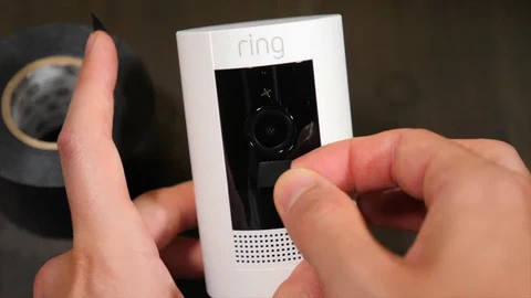 Disconnecting the Camera Manually: